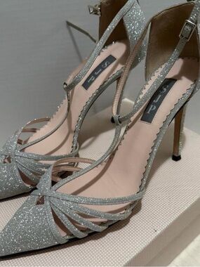 SJP by Sarah Jessica Parker Carrie T-Strap Glitter Pumps
38 EU